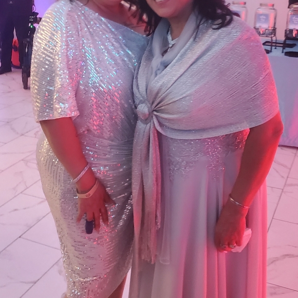 Silver wedding guest dress - Picture 2 of 3